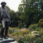 Gardener, Near the Order Beds, Kew, 2007, chromogenic print, 54 x 72 cm.