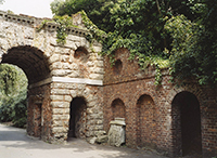 Kew_arch_ruin_200px