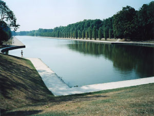 Grande canal, Parc de Sceaux, 2004, chromogenic print, 30 in x 40 in.